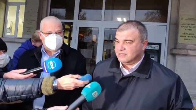 Двама мъже и една жена са жертвите на престрелката днес в центъра на Варна